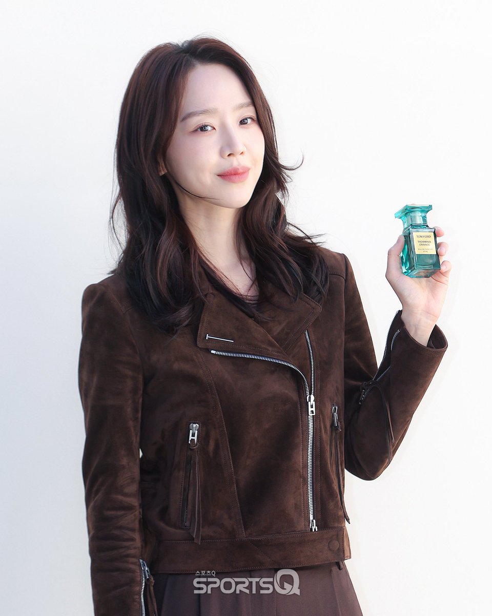 1o9shs's tweet photo. 아니 기사사진마다 개개개개잘생김 https://t.co/lhqsGIqyWs