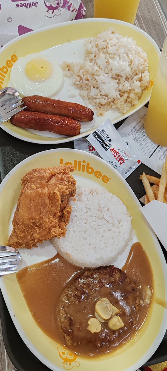 eggsioson's tweet photo. #day125

Now I get why people miss Jollibee when you go abroad. ❤️ It's been a while so I'm really going at it hard! 🍗 https://t.co/YDrb07b3Ya