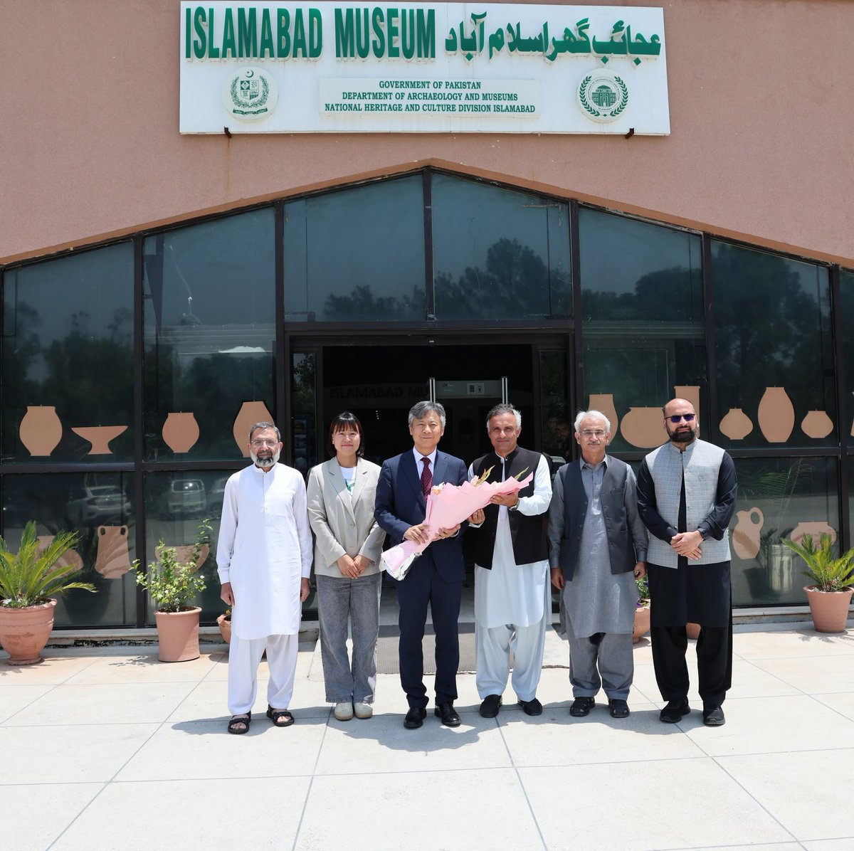 DoamGovPK's tweet photo. Ambassador of the Republic of Korea to Pakistan Han Sung-ho visited the Islamabad Museum, where he reiterated his country's commitment to strengthening cooperation with Pakistan in the preservation of archaeological &amp; cultural heritage
.
.
.
#CDFForGlobalStability #cdfpeacemaker https://t.co/r6uu9pXPFn