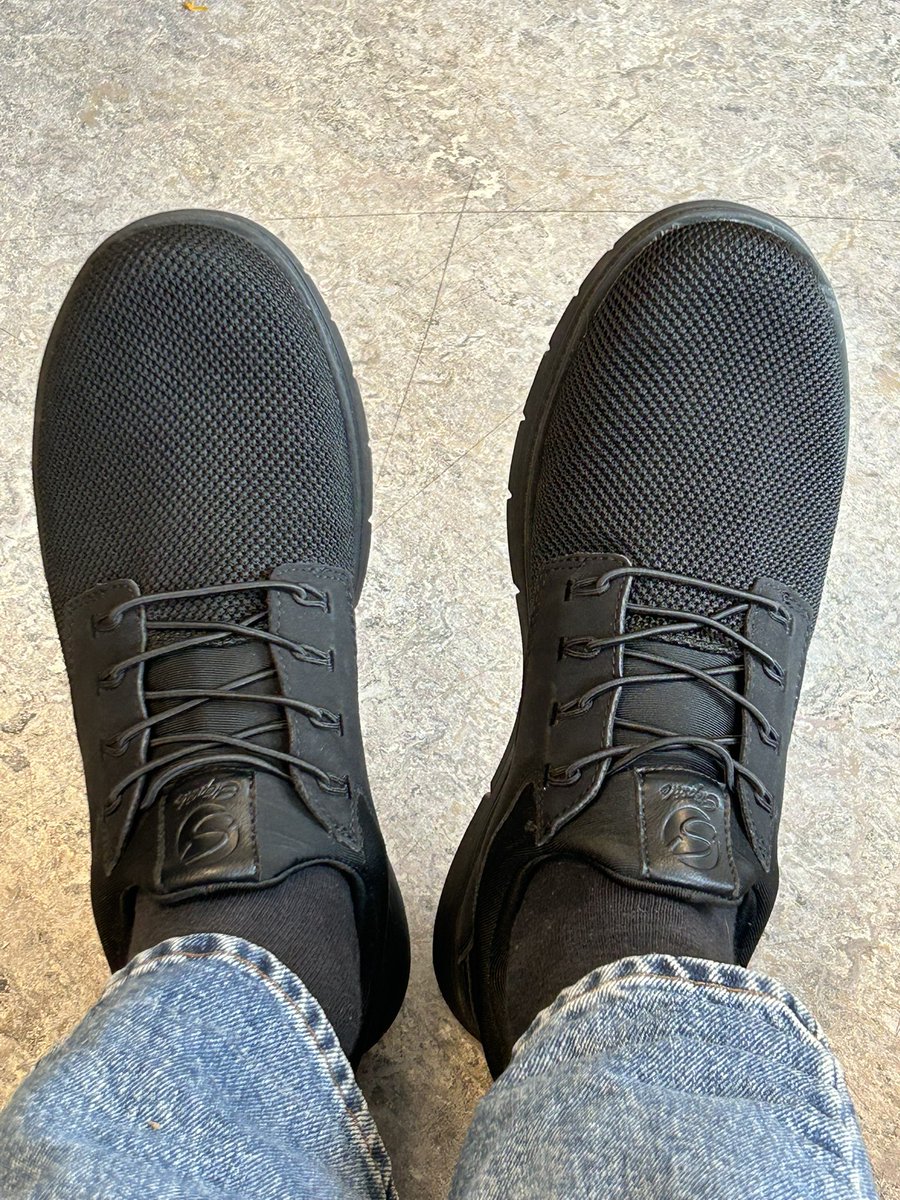 RasmusH47's tweet photo. New pair of shoes.👟 https://t.co/iio0H9s04u