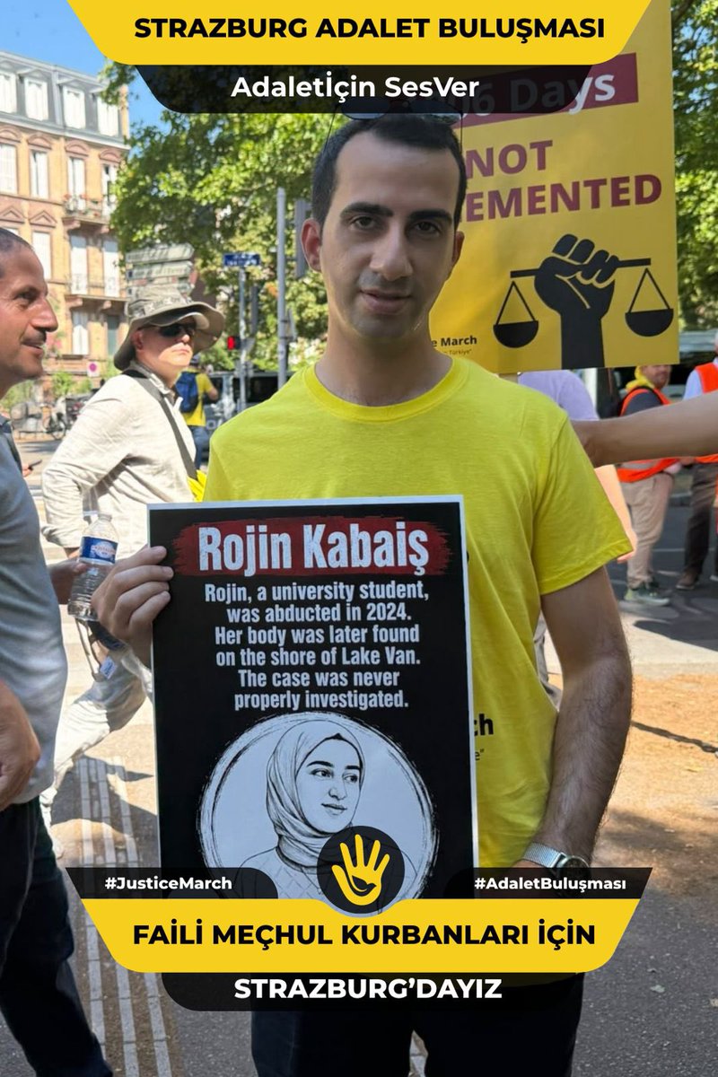 PAPlatformu's tweet photo. Üniversite öğrencisi Rojin Kabaiş (21), Eylül 2024’te Van’da kayboldu. 18 gün sonra cansız bedeni bulundu. Ölümünün ardındaki sır perdesi aralanmadı.

Bugün Strazburg’da. dosyaları karanlıkta kalan kadınlar için adalet aranıyor.

#AdaletBuluşması
#JusticeMarch https://t.co/YBcRIKadQe