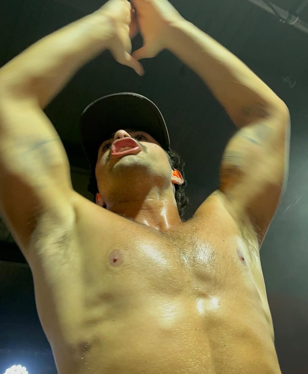 ginospetals's tweet photo. we need more main pop boys like this https://t.co/DojhApP4ng