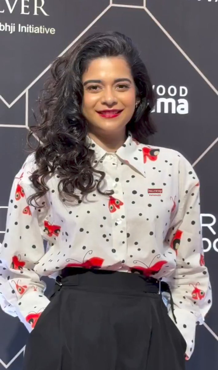 AnantapurCinema's tweet photo. Mithila Palkar at the Bollywood Hungama Style Icons Summit &amp; Awards 2026 🤍🖤

#Mithila #MithilaPalkar 
https://t.co/PebT1C2wpE https://t.co/5GubwqS12U