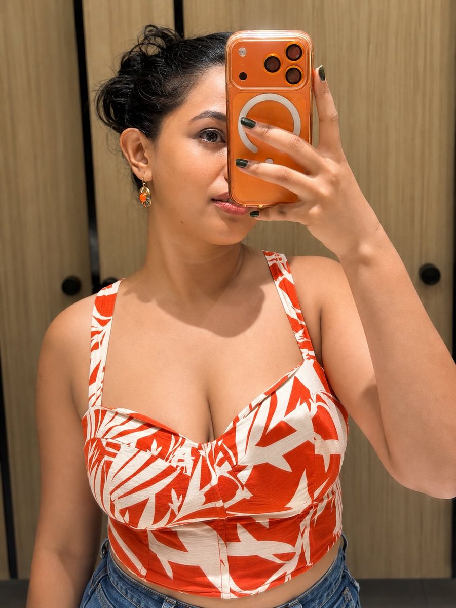 sigma__male__'s tweet photo. Modern women wear bikini https://t.co/rUzp8R5RAy