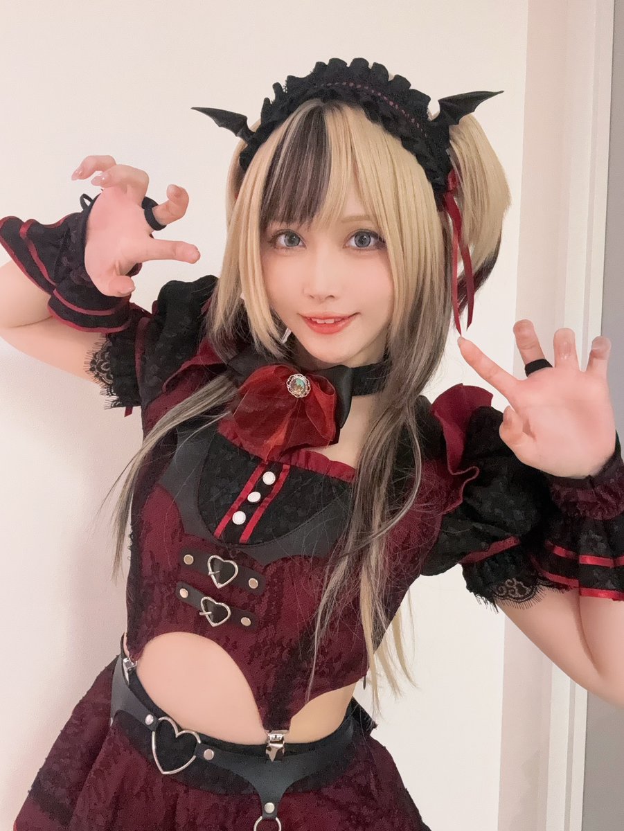 kaorokuri's tweet photo. このあと19時から！

「第2回公式生放送：#ヴァンパイアたちの夜会 」
出演します！
たくさんコメントしてくださいねー！🌹

https://t.co/89okMnwncv https://t.co/rKqcY8Y4lv