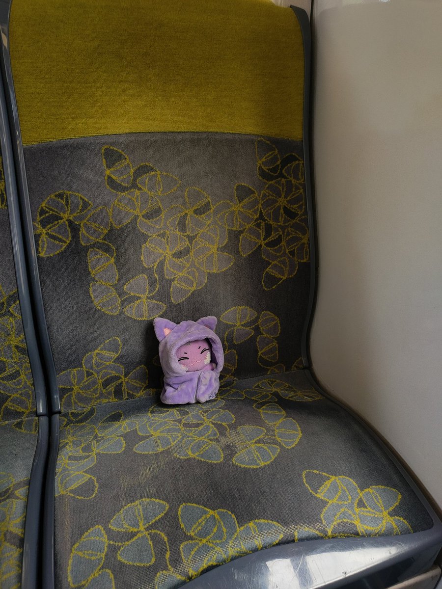 RamiVentures's tweet photo. Some travel first class and some are barely hanging on https://t.co/rooW8gs48i