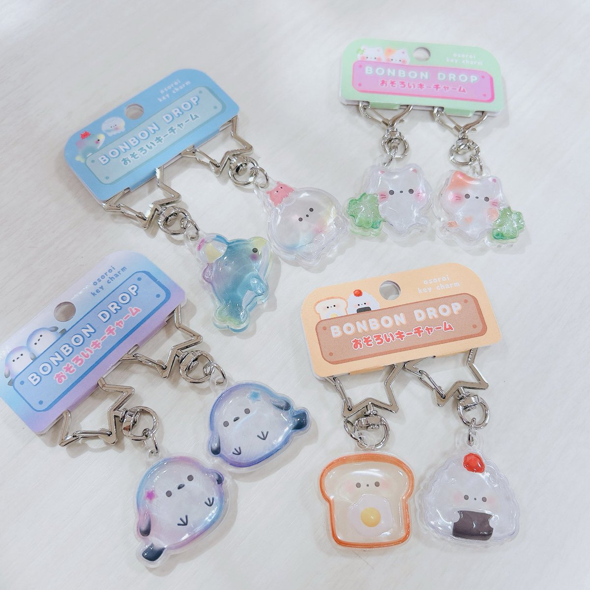 MERRYBEANS86's tweet photo. 大人気の BONBONDROPシールがチャームに？！💕
ぷっくりつやつやで可愛いチャームです😻
お手持ちのシール帳やポーチにつけて楽しんでみてね🌟
※キーホルダー売り場にございます
#bonbondrop #bonbondropおそろいチャーム #メリービーンズ関マーゴ #マーゴ #関マーゴ https://t.co/5xUQLOcZb0