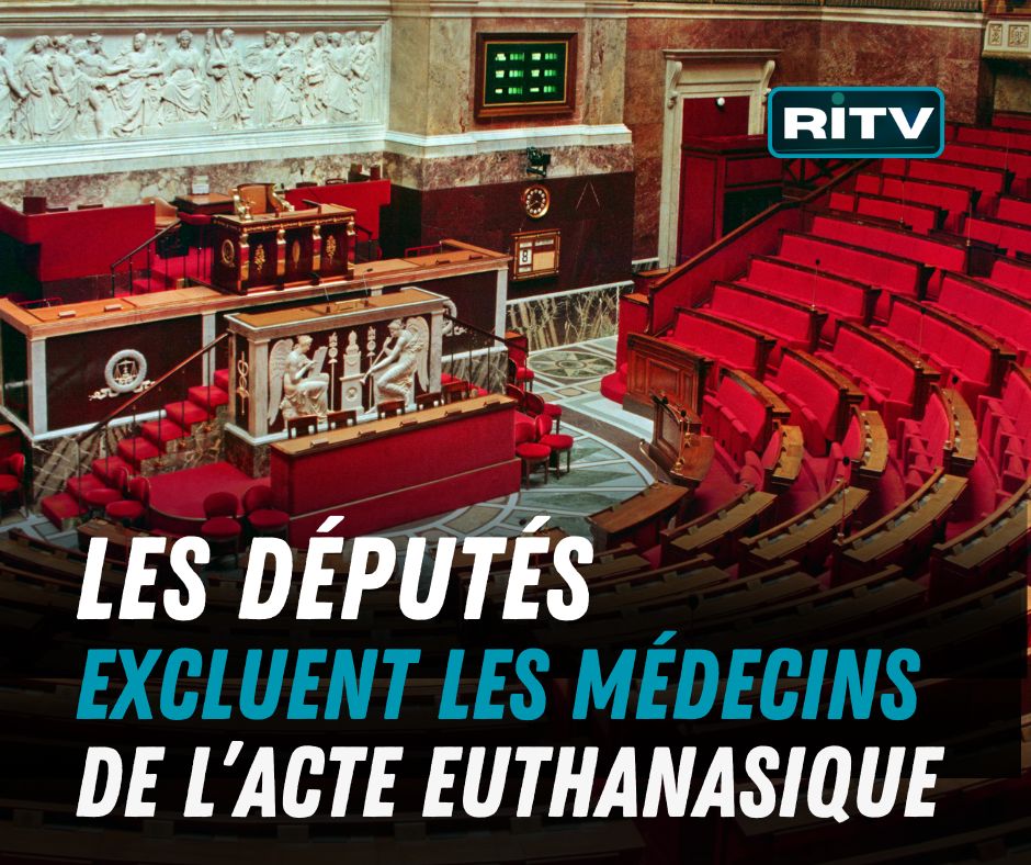RitvInfos's tweet photo. 🟦Les députés excluent les médecins de l’acte euthanasique

Les quelques députés présents hier soir dans l’hémicycle ont adopté l’amendement 221, issu des bancs du RN, qui exclut les médecins du personnel pouvant injecter la substance létale dans le cadre d’une « aide à mourir ».
Le député RN Christophe Bentz a par la suite souligné que cet amendement visait à permettre aux médecins de respecter le serment d’Hippocrate, parce que « le médecin n’a pas à provoquer la mort délibérément ». Il ajoute que la prochaine étape est d’exclure aussi les infirmiers de l’acte.
Quoi qu’il en soit, si le texte devait être adopté en l’état, seuls les infirmiers pourraient procéder à la mise à mort d’un patient, sur ordre d’un médecin qui tel Ponce Pilate, et bien à l’abri de la loi, pourrait se laver les mains.
#euthanasie #aideamourrir #sermenthippocrate #RN #ChristopheBentz