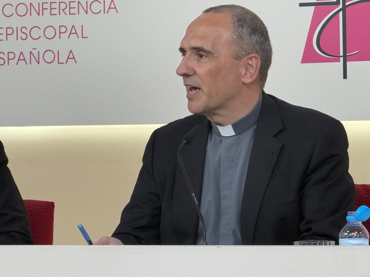 santivedri's tweet photo. Josetxo Vera (@resimus) director de la Oficina de Información de la @prensaCEE anuncia que el 1 de septiembre dejará el cargo.

👉🏽 García Magán agradece su competencia profesional y su entrega en nombre de los obispos. https://t.co/41jod02Ze5