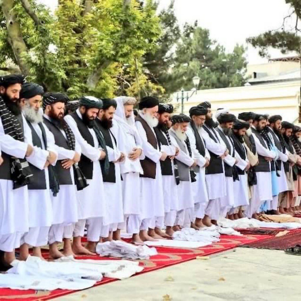 Rafiullahzhti's tweet photo. د تورو پنجابیانو له قصده زموږ نوراني مشرانو ته زړه🩵 ورکړی!

حفظهم الله🌸 https://t.co/u26Yxq8Oad