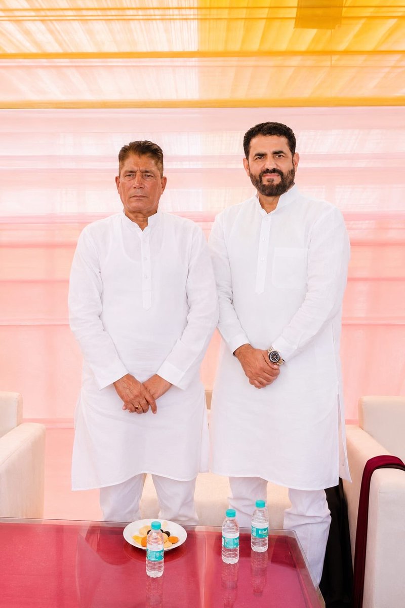 aminpathan54's tweet photo. श्री भंवर सिंह जी पलाडा साहब को जन्मदिन की हार्दिक बधाई मंगल शुभकामनाएं |@Bhawarsinghpalara
🎂🙏
#Bhawarsinghpalara #Aminpathan https://t.co/BukE6Ab9mw