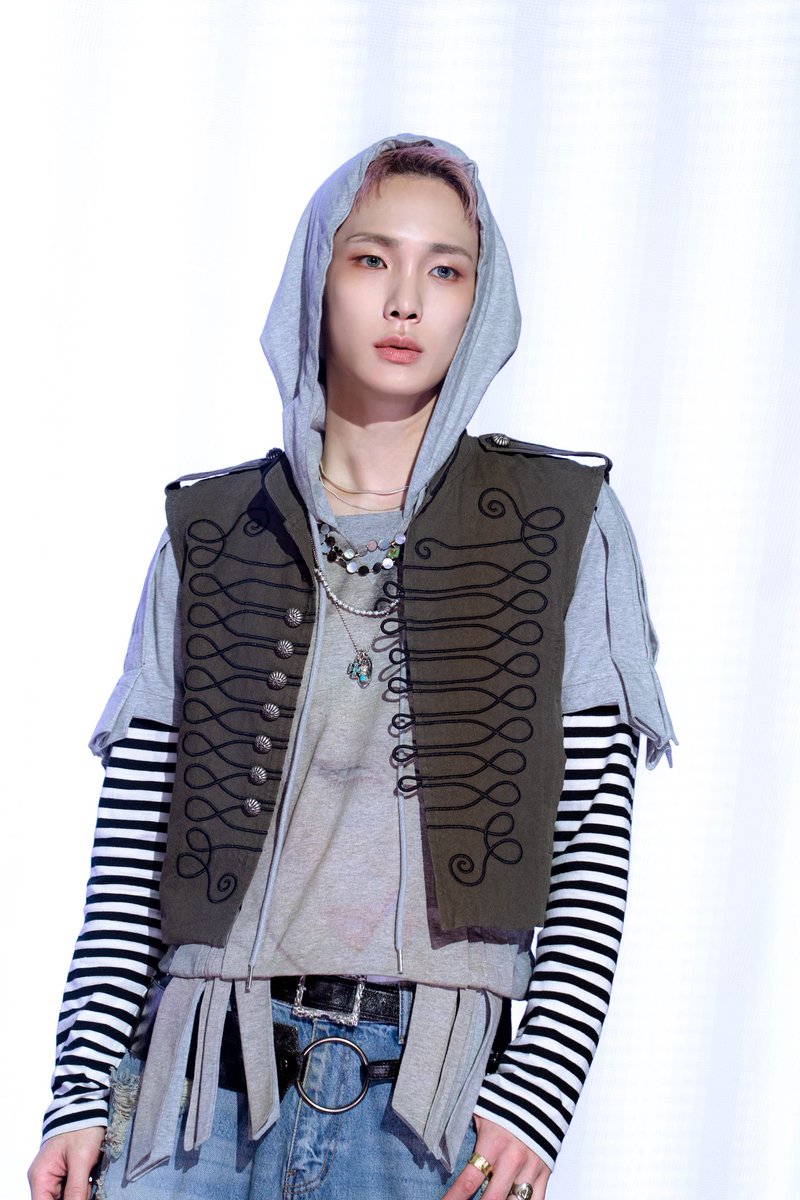 pieciub525's tweet photo. Kibum is breathtaking and I actually love this styling on him, he makes it look good 🫠 https://t.co/tWKBRaIT0E