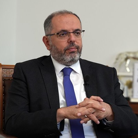Tarihçi Erhan Afyoncu ve Pelin Batu Arasında Eşcinsellik ve Aile Tartışması