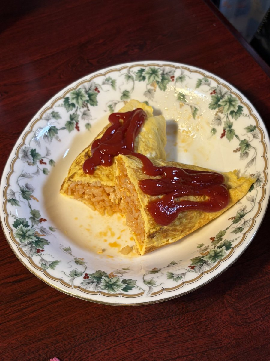 umibouzu67's tweet photo. みなさん、こんばんは♪

夕食です〜‼️

今夜は、
　オムライス〜😃

　かぼちゃ🎃の煮物

　水出しほうじ茶をポット🫖で作りました〜

いただきまーす😋😋😋 https://t.co/DglyVKiVK4