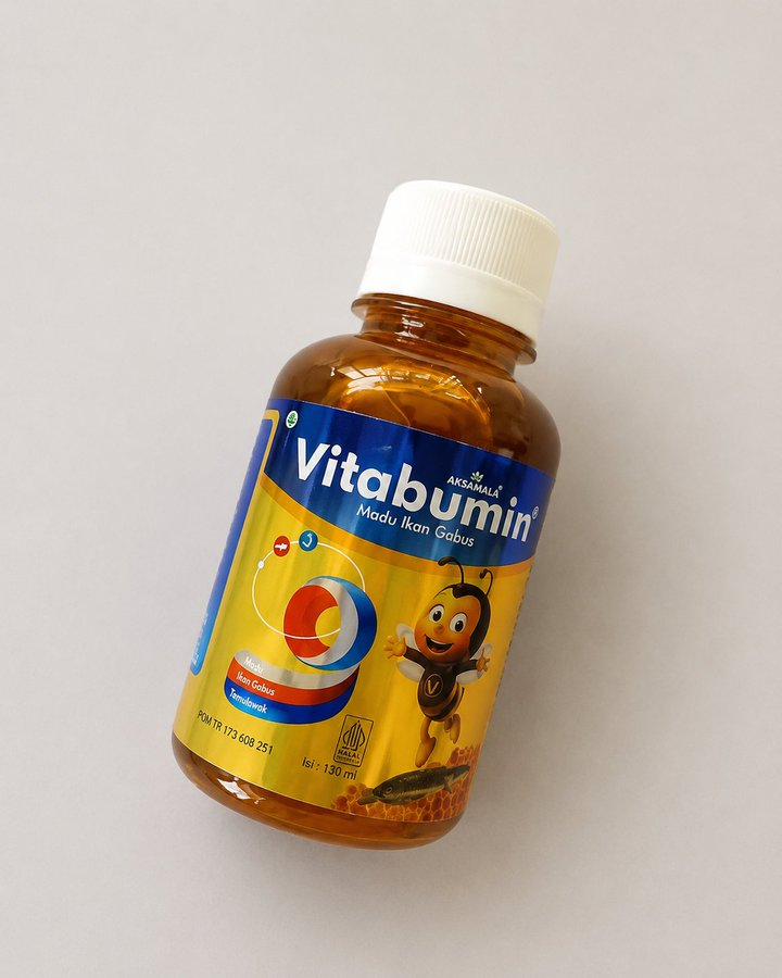 nayara31x's tweet photo. Buibu… mari kita upayakan anak2 tumbuh sehat, aktif, makannya lahap dan gak langganan sakit ya..🥰 
• Probiotik -> Lacto B  
• Vitamin D -> Nutrimax D3 
• Minyak ikan -> Prolacta for baby 
• Zat besi -> Maltofer 
• Nafsu makan -> Vitabumin 
• Obat Bapil -> Sapujagad Alit https://t.co/h6nhR2BE4Z