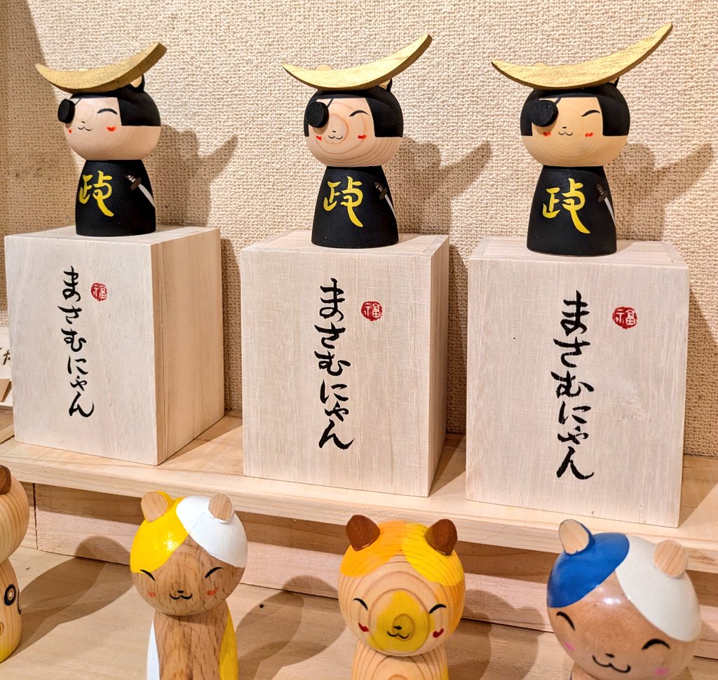 hirochan9's tweet photo. 『にゃんこけし展５』
搬入してきました！
25日〜７月１日まで、会場でお待ちしております
まさむにゃん、一目千本桜のにゃんこけし、桜染め和紙を使った作品など、様々なにゃんこけしさんをぜひご覧ください😊
#むかでや画廊 
11:00〜18:00
一番町3-11-10-2F https://t.co/nsXLBcZvS4