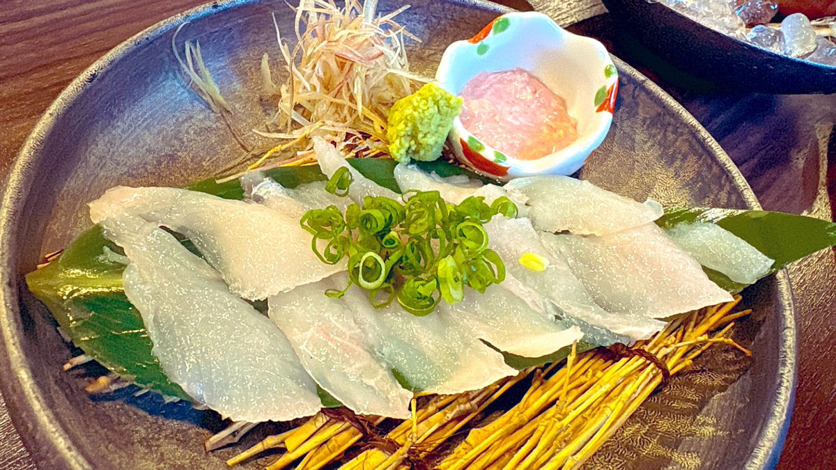 tetenchou's tweet photo. 気仙沼のうまいもんを堪能😋
・ウマヅラハギの肝添え
・���ヤの刺身
・モウカの星（モウカザメの心臓）
・カツオの刺身

#おだつまっこ https://t.co/6DN9tjQjcz