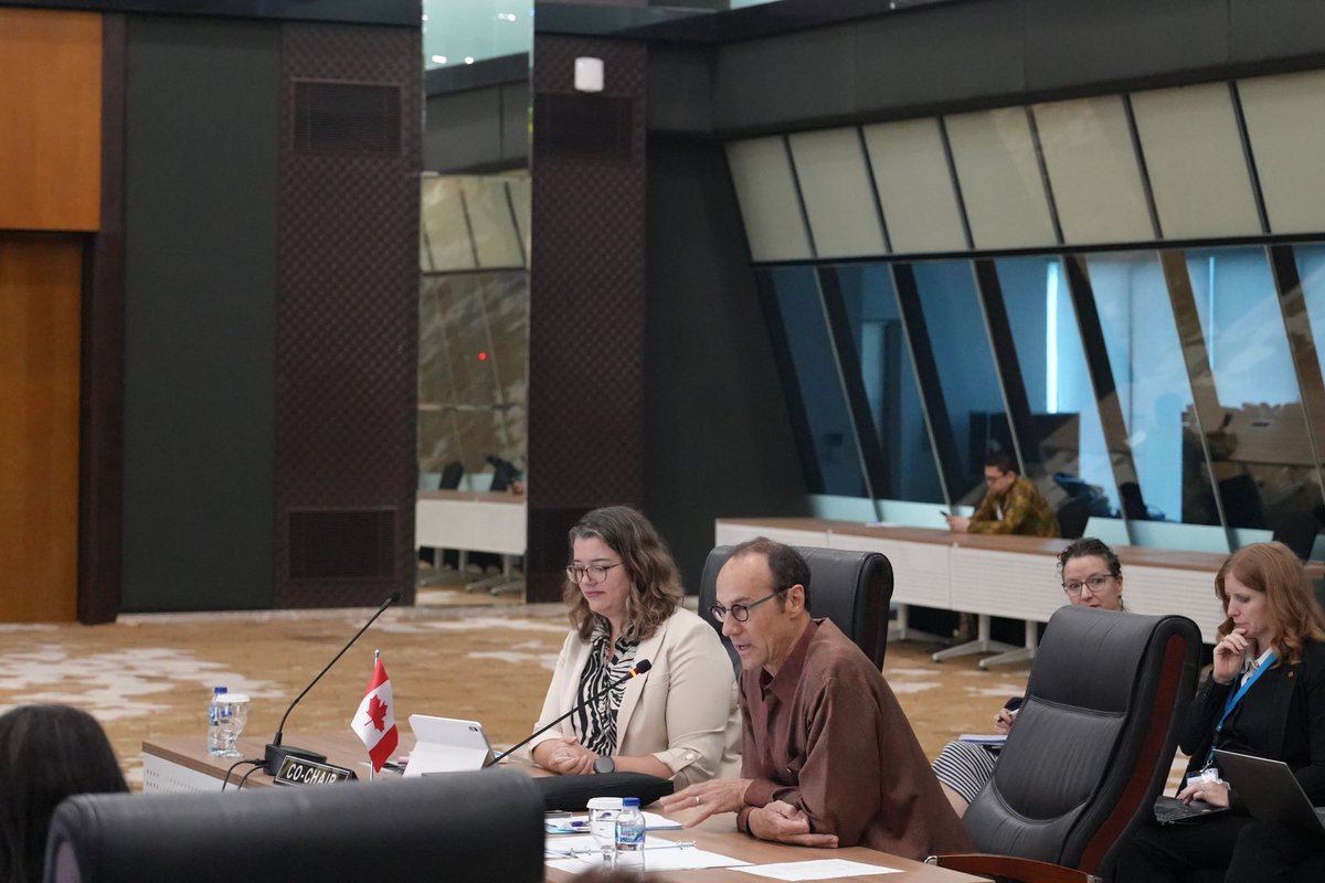 CanadaANASE's tweet photo. Le sous-ministre adjoint du Canada, Weldon Epp, a coprésidé le 23e dialogue ANASE-Canada avec le sous-ministre des Affaires étrangères de la RDP lao, Phongsavanh Sisoulath, à Jakarta. https://t.co/8DJAS6ZSpJ