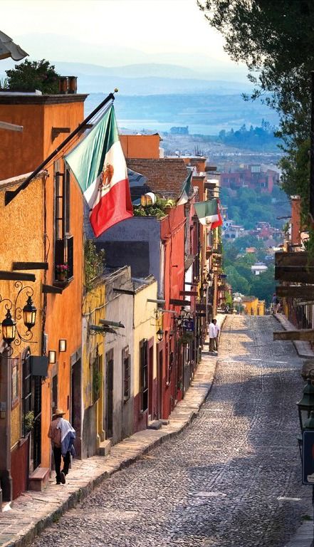 NazeerYousaf6's tweet photo. 🇲🇽 The streets of Mexico City are full of life, colors, and endless stories. Which street would you love to explore? 🌆✨ https://t.co/gevAYIAYxW
