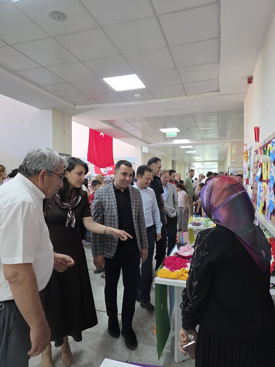 KadirAlgin_'s tweet photo. Yıl sonu etkinliklerimiz kapsamında anasınıfı öğrencilerimiz tarafından hazırlanan sergimizi ziyaret ederek öğrencilerimiz ile bir araya geldik.

Emeği geçen öğrenci ve öğretmenlerimize teşekkür ederiz

Yolunuz ve bahtınız açık olsun.🇹🇷

📍Şehit Özer Salik İlkokulu https://t.co/g0xQXUwzWw