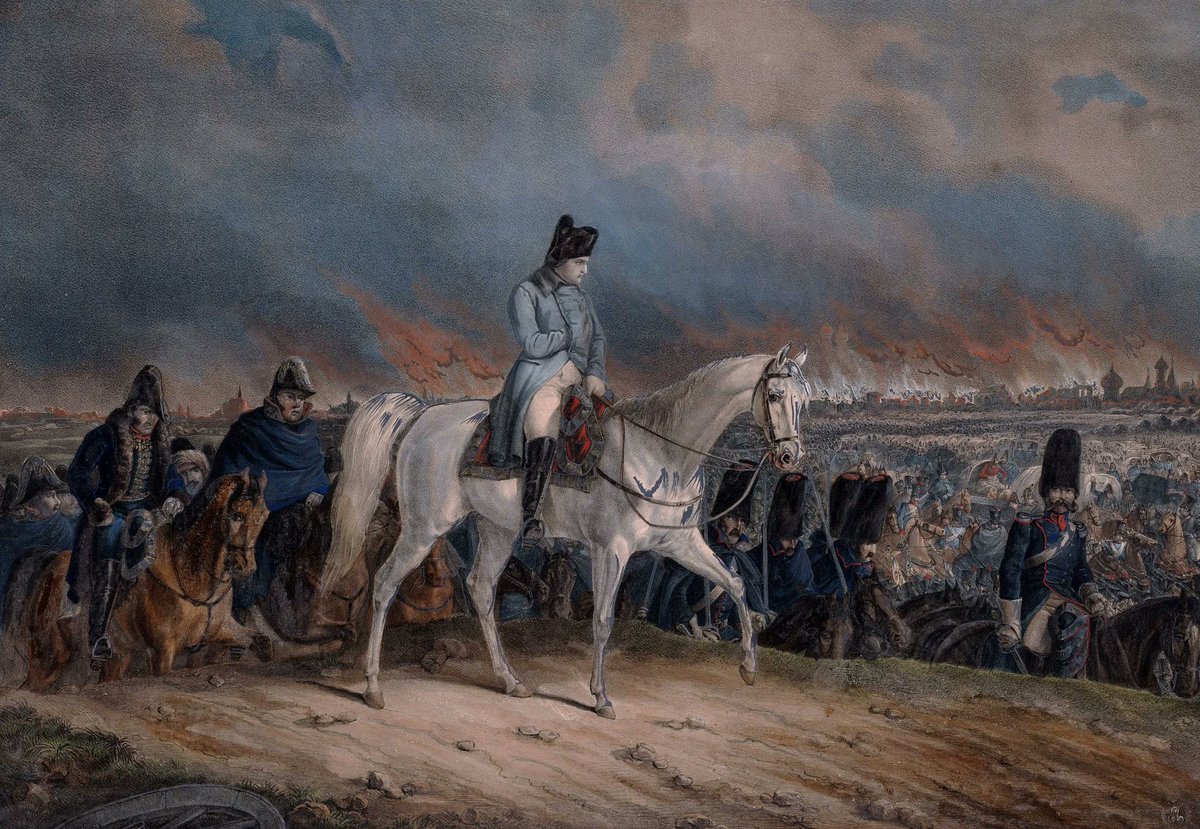 CeJour_Histoire's tweet photo. À l'aube, Napoléon regarde 440 000 hommes franchir un fleuve.
Aucun d'eux n'imagine ce qui les attend.

24 juin 1812. Sur trois ponts jetés dans la nuit, la plus grande armée jamais réunie en Europe entre en Russie. À sa tête, un homme qui n'a jamais perdu une campagne décisive.

Il veut le grand choc, la bataille unique, la victoire en trois mois.

Mais l'ennemi refuse le combat. Les Russes reculent. Ils brûlent leurs villages, vident le pays, n'offrent que le vide. Pas de bataille. L'immensité, d'abord. La faim, ensuite. L'hiver, pour finir.

Cette armée venue de vingt nations s'éteint sur les routes. Le froid la prend. Le typhus la ronge. La Bérézina l'achève.

Moins de 60 000 hommes repasseront le fleuve.

En franchissant le Niémen, Napoléon croit ouvrir sa plus belle campagne. Il vient d'écrire le premier jour de sa fin. Jamais l'Empire ne s'en relèvera.

Tout a commencé là. Un fleuve, un matin d'été, et un homme trop sûr de lui.

Selon vous, à quel moment le destin de Napoléon a-t-il vraiment basculé ?