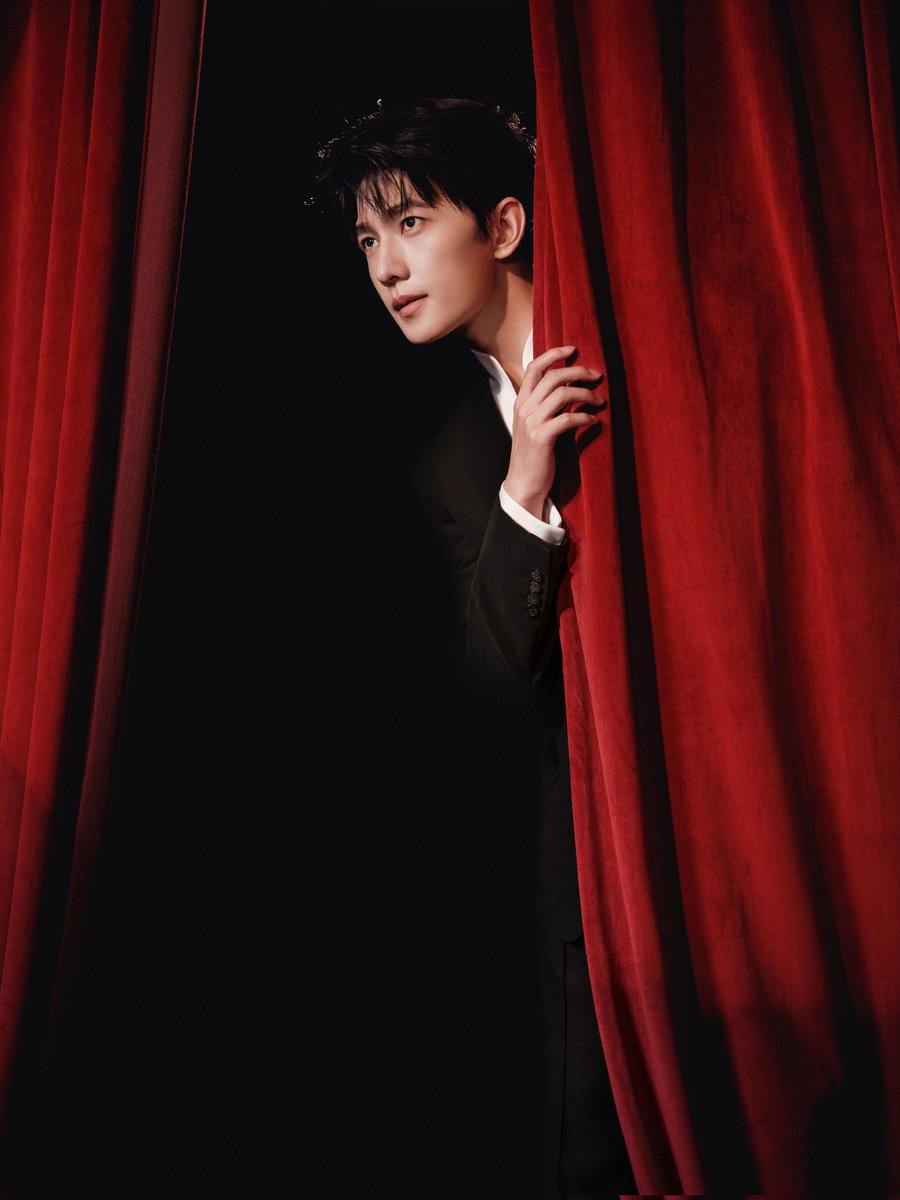 yangyang_tweets's tweet photo. 【260624】#YangYang’s team shared preview pictures for Chow Tai Fook brand event today ⚜️

#杨洋 #YangYang杨洋 #หยางหยาง https://t.co/3fe7qw2Drg