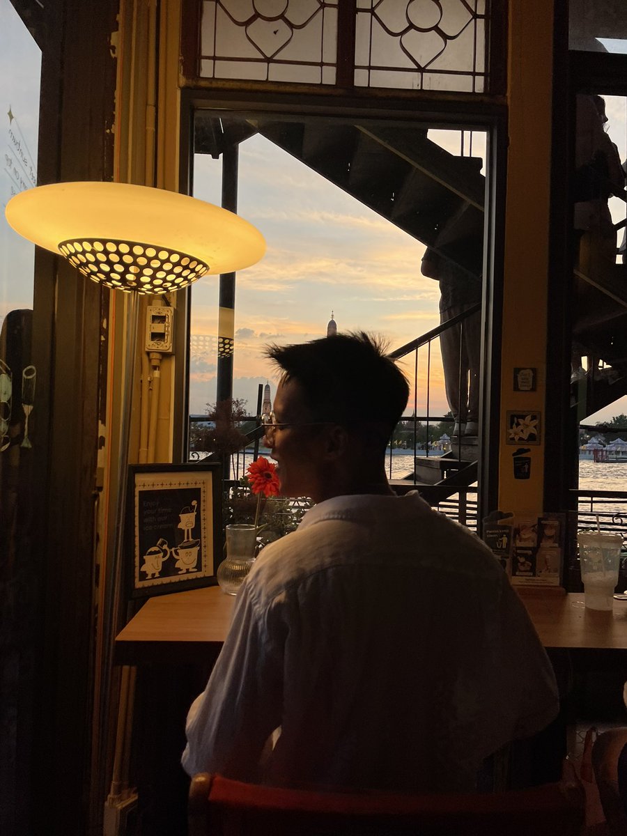 itsoiboy's tweet photo. ชอบมุมนี้ด้านบนจากร้าน Before Sunset เป็นร้านไอศกรีม

ภาพสุดท้ายตรงท่าเรือวัดโพธิ์ (ซอยประตูนกยูง) ซอยเดียวกันกับร้านไอติมนั่นแหละ

ไปซักช่วง 17:00 แสงกำลังดี แล้วนั่งดูบรรยากาศพระอาทิตย์ตก ค่อยๆเปลี่ยนสี 🌄 https://t.co/r208JOP88j