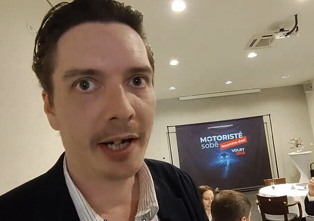 KrataSS1's tweet photo. @okurkabinladin To jsou úspěšní lidi se správný názorem a kompletním chrupem, Míšo! https://t.co/I226JC4qu7