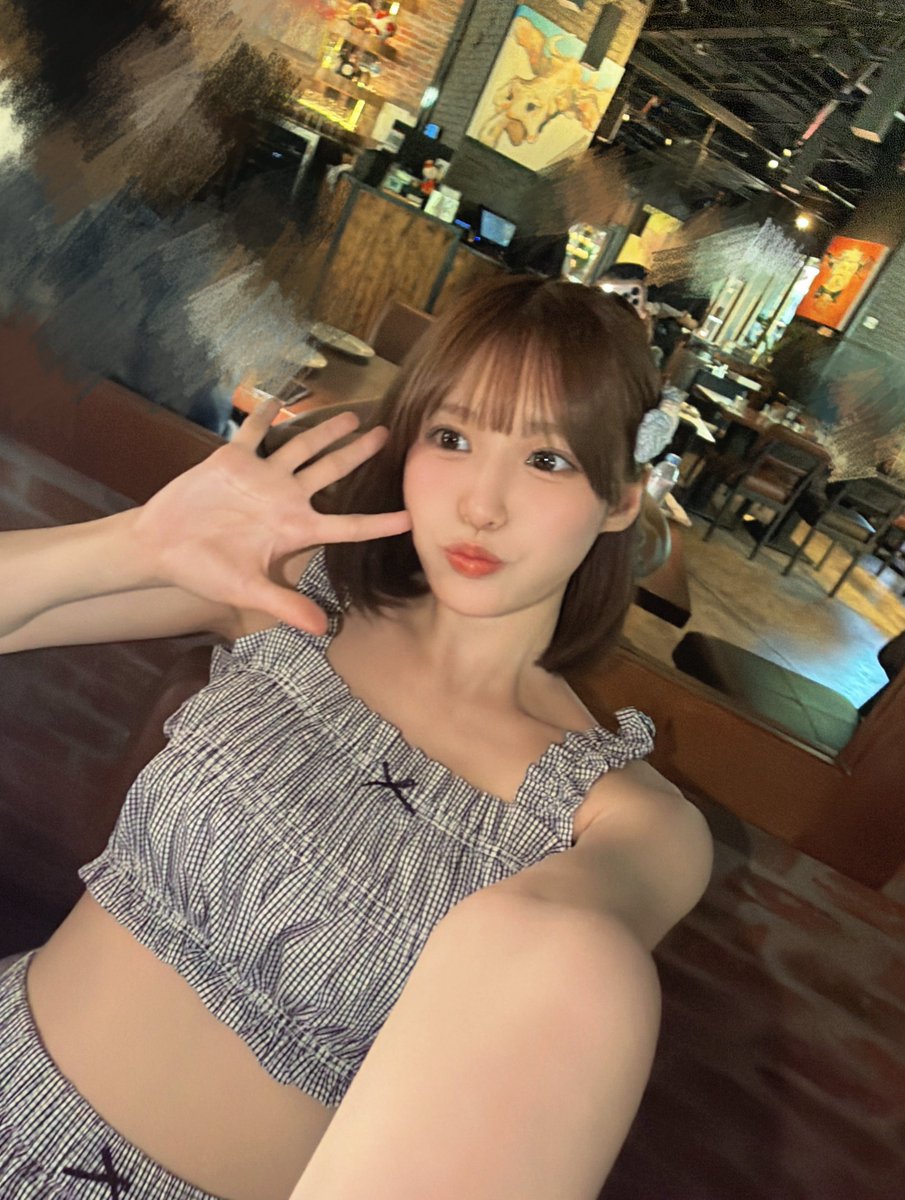 miho_nanachan's tweet photo. ヨガサボってカラオケきたよ🎤 https://t.co/nfSImubE9I