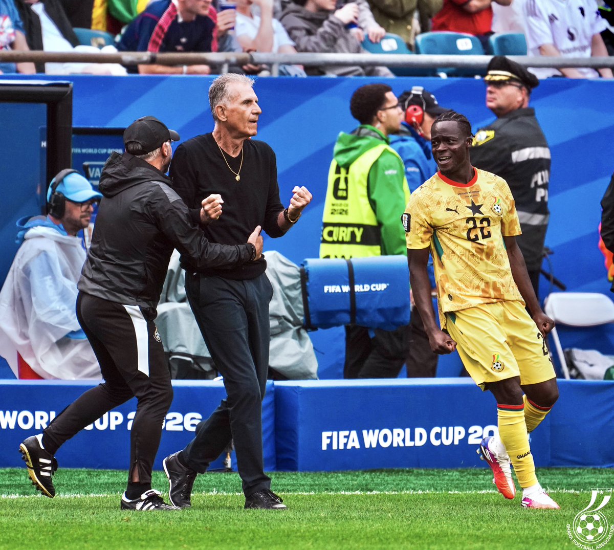GhanaBlackstars's tweet photo. ☝🏾One point. Plenty of fight. 👊🏾

#BlackStars | #FIFAWorldCup https://t.co/fOyai6Sm2N