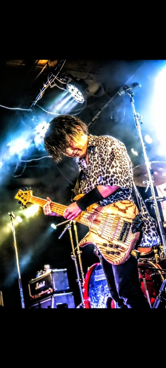 Lefty_Fbass's tweet photo. タグあったから使わせてもらうで。川崎セルビアンナイト、PINK♂SHADEとして邪魔させてもろたで。

打ち上げも幹事やらせてもろたで。

ワシはバンド背負って幹事やって、全テーブル回って参加者全員と絡ませてもろたで。

その裏で、俺以外のうちのメンバー共は（以下省略）😇

#SIAMSHADEtribute2026 https://t.co/5O9Y7idXkV