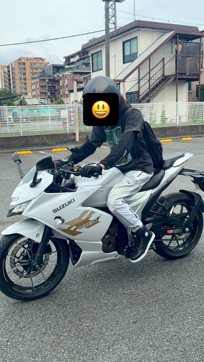 CowardF3's tweet photo. ㊗️納車
人生初バイクGixxer SF250

とりあえず初日はコケずに無事帰宅 https://t.co/z720GQ5JzT