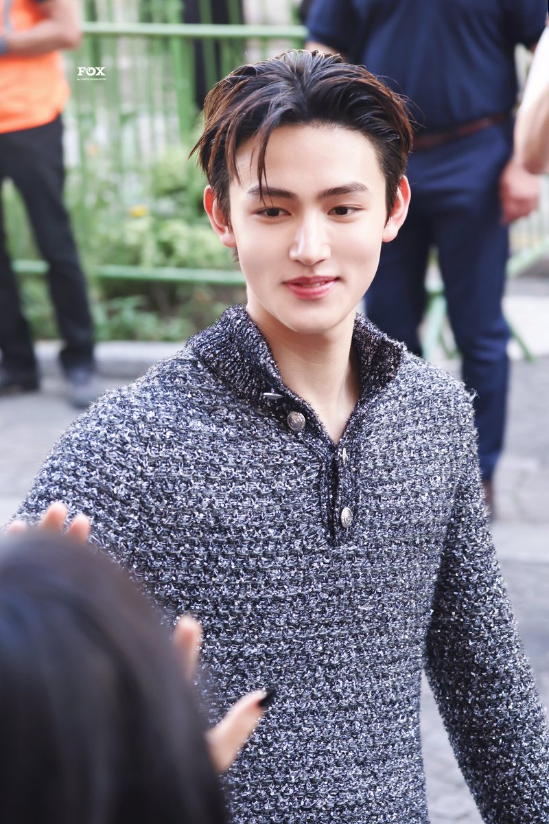 FOX_090113's tweet photo. 260624 DIOR 👋🏻🥺

#CORTIS #코르티스 
#SEONGHYEON #성현
#SEONGHYEONxDior
#ParisFashionWeek
#DiorSummer27 https://t.co/4L7cFT1mxY