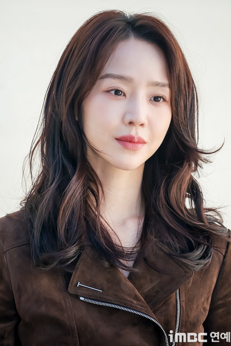 SHS_Sunnyverse's tweet photo. [260624] Haesun was spotted posing at a beauty brand's pop-up launch event in Jangchung-dong, Seoul this afternoon! 😍 

🔗︱https://t.co/ETawRSQwc3

#신혜선 #ShinHaeSun #ShinHyeSun #申惠善 https://t.co/vHCPBGT9Wu