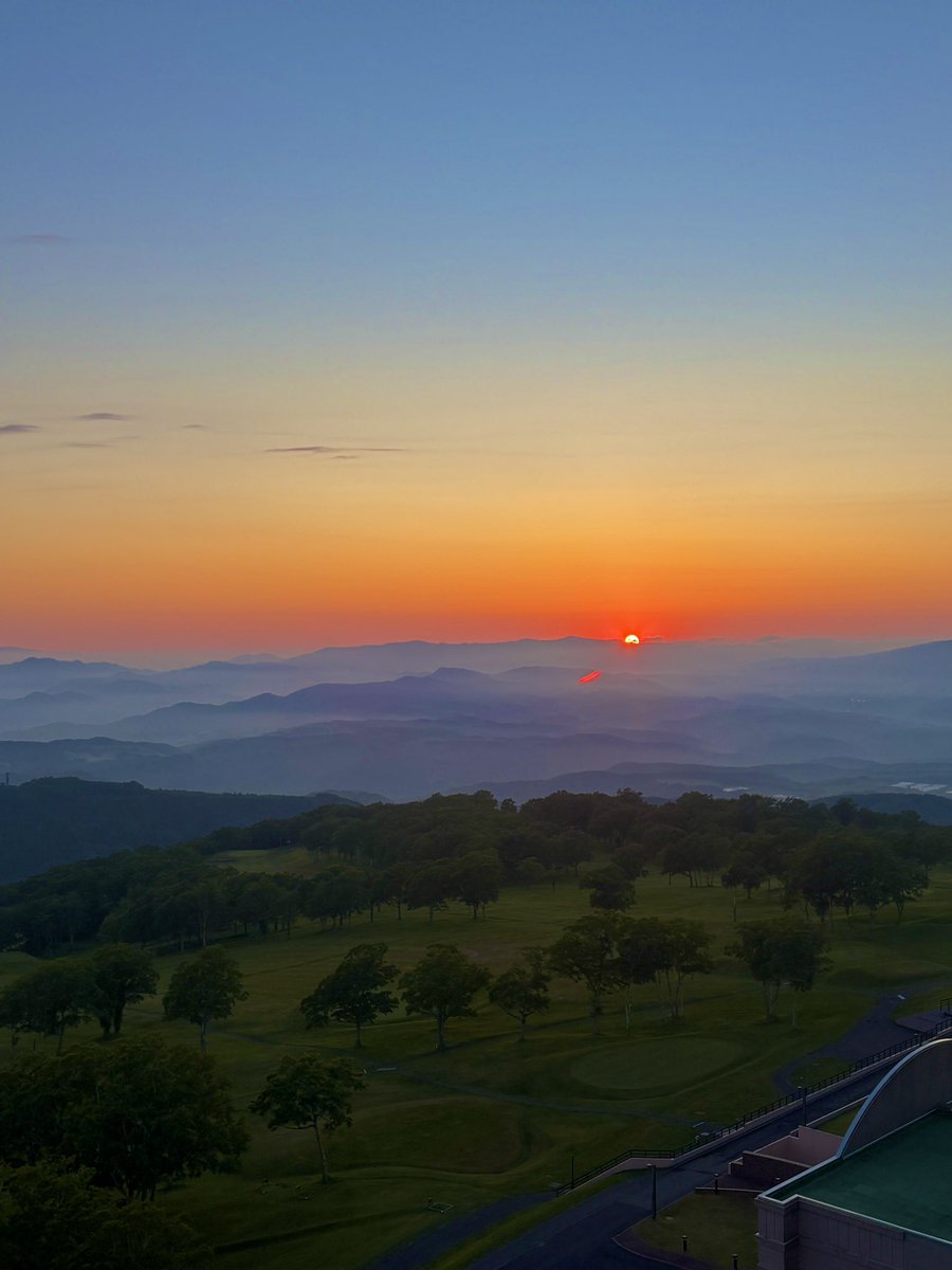 TheWindsorTOYA's tweet photo. 山脈を彩る夕焼けと、穏やかな内浦湾。
Sunset paints the mountain range, overlooking the tranquil Uchiura Bay.

#hokkaido #sunset https://t.co/bmGYiZ7tTY
