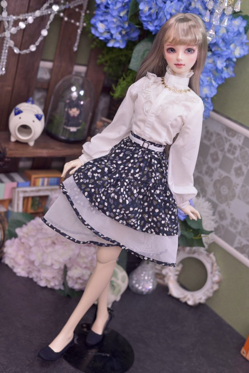 etrange_doll's tweet photo. ﾄﾞﾚｽｼｬﾂに合わせてｼｯｸで大人な色味のｽｶｰﾄを仕立てています✨️

しっとり柔らかいﾚｰﾖﾝ生地に透けるﾁｭｰﾙ素材を合わせて、裾には丁寧に共地のﾊﾟｲﾋﾟﾝｸﾞを施して
みました😌

共地って統一感が出て良いよね☺️ https://t.co/YbczyJLkkc