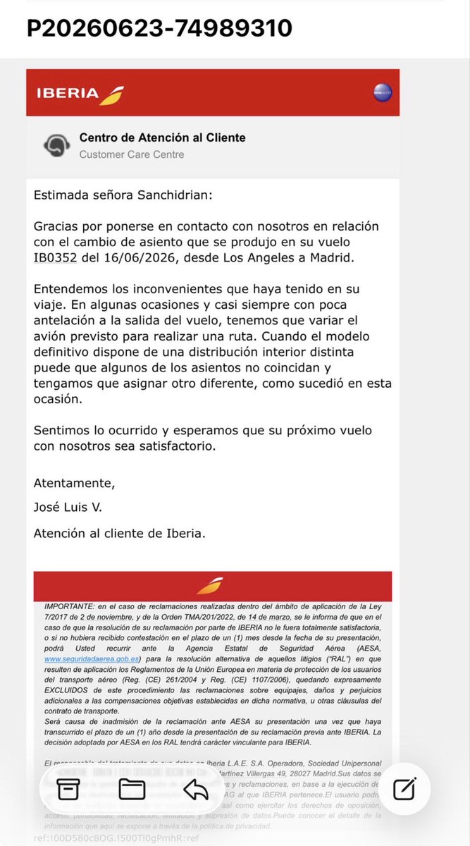 JBerian's tweet photo. @Iberia , después de pagar la tarifa confort y reservar asientos para un vuelo de 12 horas con dos niños, deciden cambiar de avión y anular todas las reservas de asiento. ¿Nos separan en el avión y ni siquiera se dignan en devolvernos  el dinero del servicio pagado y no ofrecido? https://t.co/6FNtVNNlS7