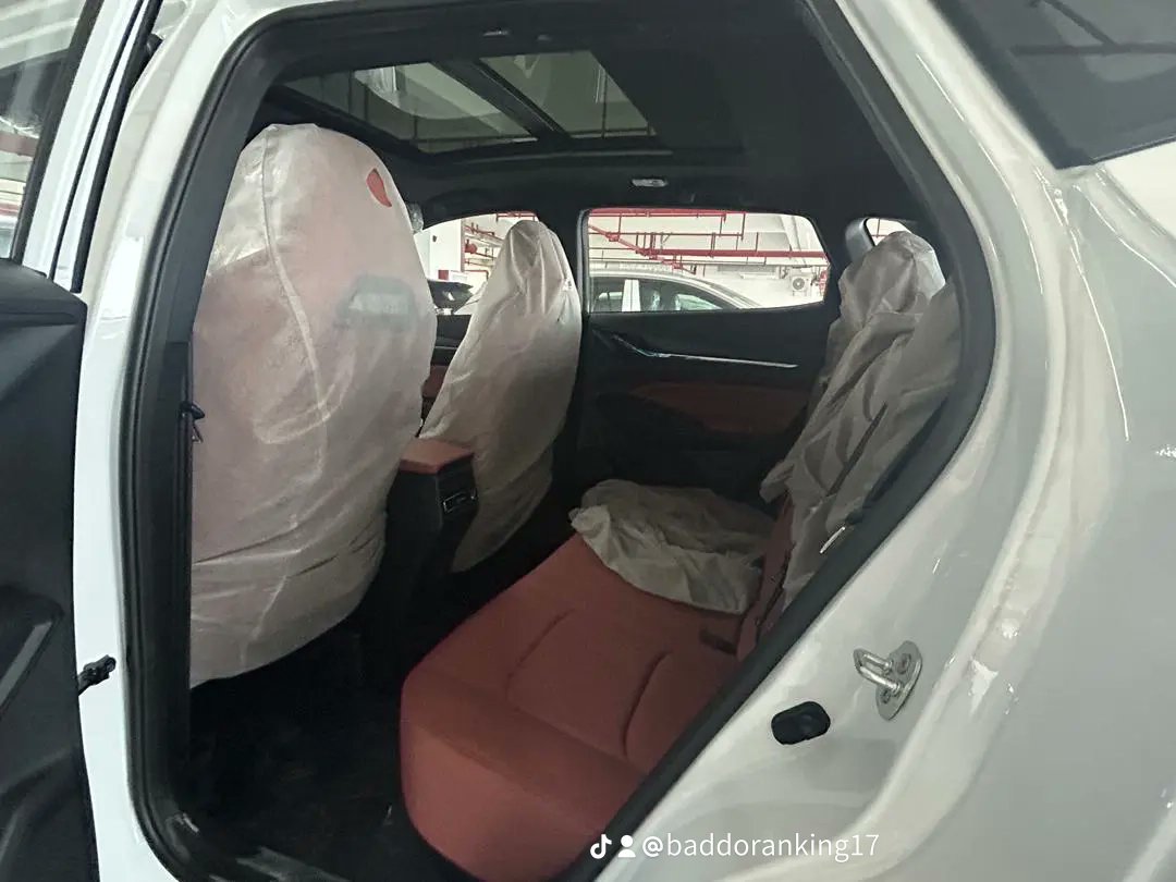 ABaddoranking's tweet photo. This is the Changan X5 Plus 1.5T automatic 5-seater SUV. It is brand new, with an FOB price of $14,400. https://t.co/C1m9IbZZqK
