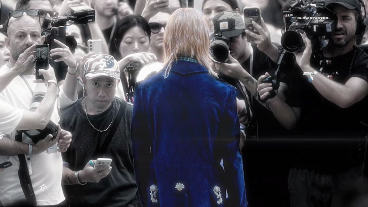 Jmpoper's tweet photo. Jimin’s definitely royalty ⊹ https://t.co/Iv30PPfIsn