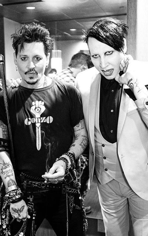 chibiimo1229's tweet photo. （3）
Mansonの長年の友人、ジョニーデップにも同じ田舎訛りがあり、そういう共通点も【21ジャンプストリート】で彼らが初めて知り合った時にすぐに仲良くなったキッカケだとMansonは語っている☆
#Marilyn_Manson https://t.co/qOGRHaDujC