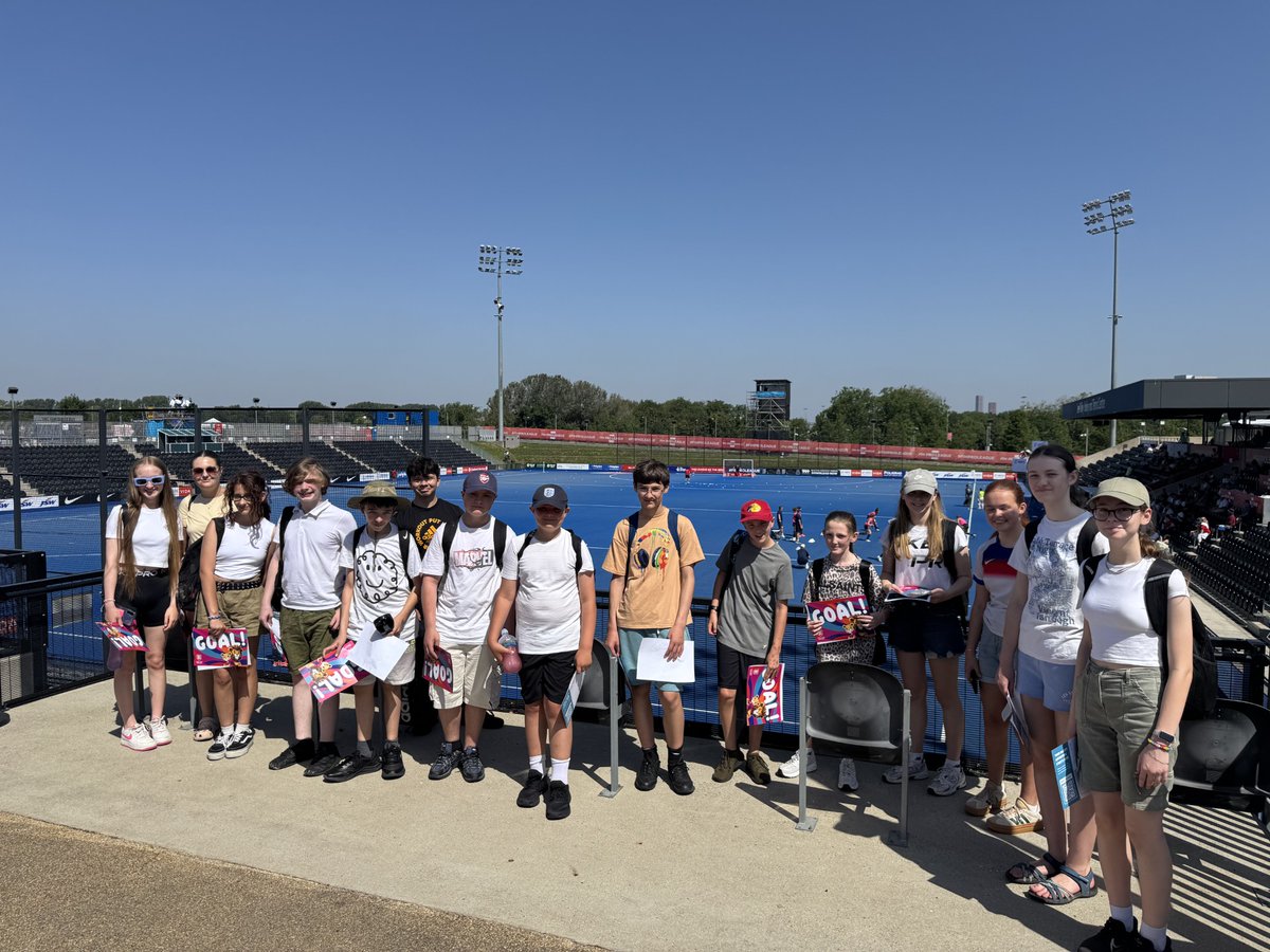Manor_School's tweet photo. Trip update:
Our students have made it safely to London to watch England's men's and women's teams play in the Hockey Pro League.

We hope that they have a great time. https://t.co/bBdJEmmNUZ