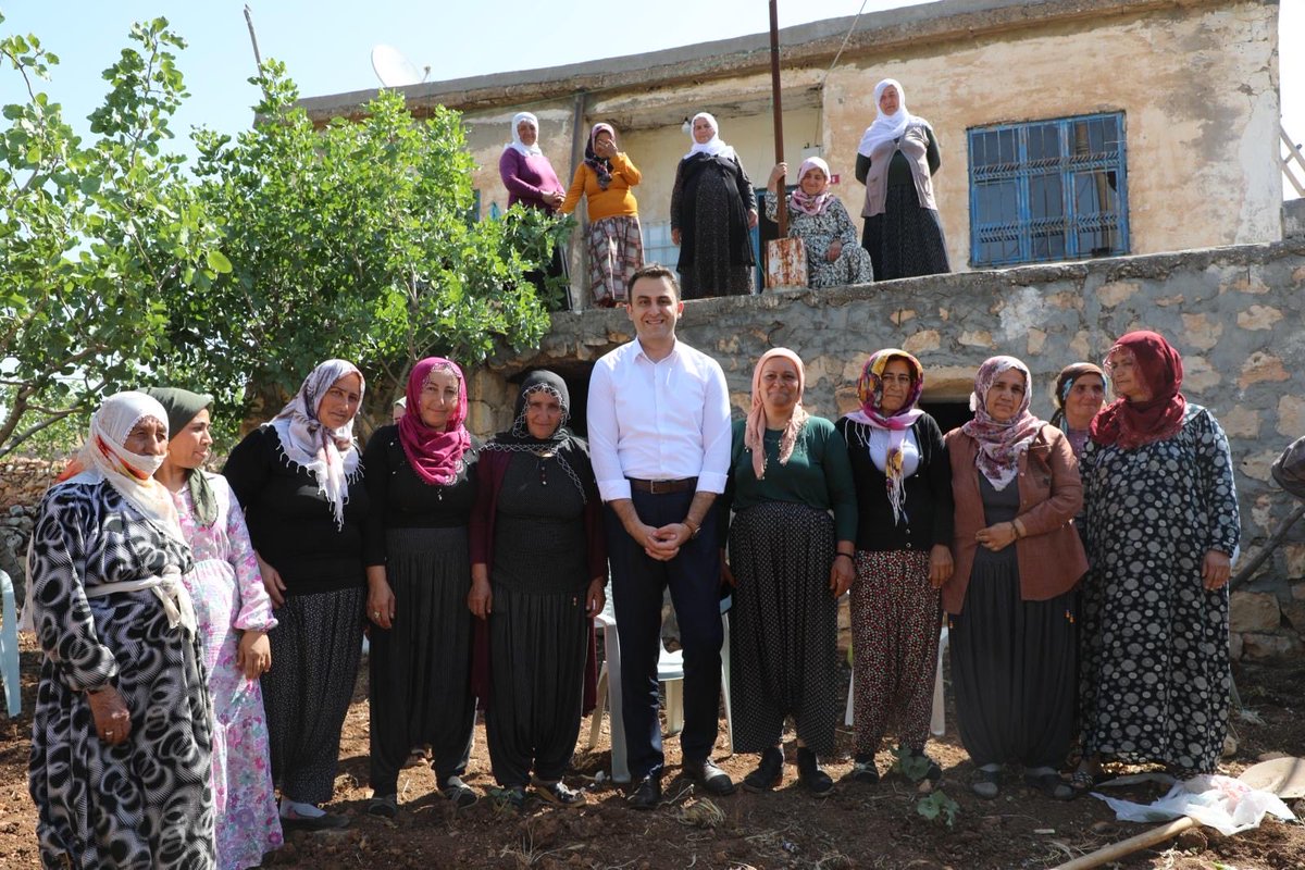 mehmetaliimrak's tweet photo. 🧄Mehina sarımsağının kahramanları 
Hasankeyf/ Kayıklı Köyü 🇹🇷 https://t.co/Va16ZcbxCM