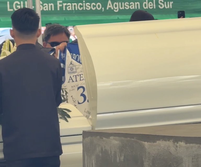 volleybagan's tweet photo. Yun pala ang reason bakit sinama yung jersey. 🥲💔 https://t.co/EARtGJTALQ