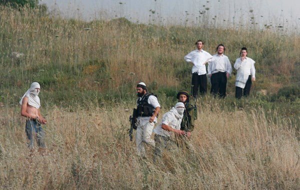 MustafaBarghou1's tweet photo. Israeli settler terrorists attacked Palestinian homes in Burin, south of Nablus, vandalizing two vehicles and assaulting Ayman Atallah Soufan and his sons with pepper spray, causing injuries that required medical treatment. https://t.co/NCrrFhDrXh
