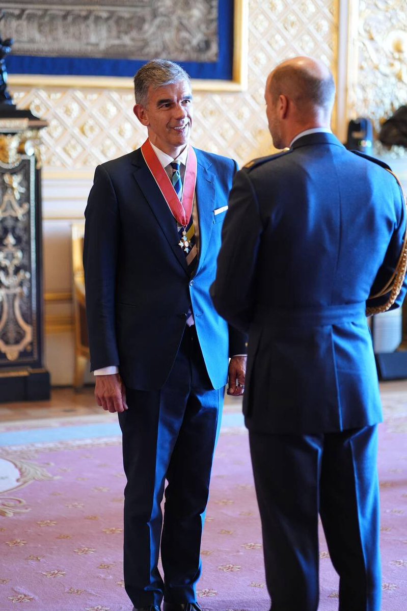 tokkianami's tweet photo. The Prince of Wales held an Investiture at Windsor Castle this morning🎖️

Mr. Matthew Brittin was made a Commander of the Order of the British Empire by the Prince of Wales. The honour recognises services to technology and to enhancing digital skills. https://t.co/bBjP4yJUp9