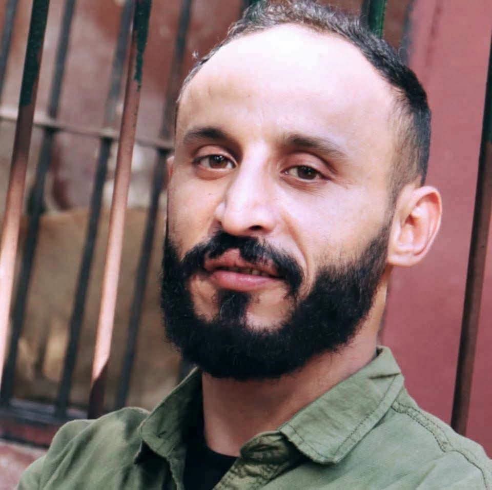 Aliqhandl's tweet photo. وجهه من جميع الزوايا يقولكم بنشري من يافعي 
ليش  ترمونه لتعز عيببببببب 😂
 يافعي و يمثل نفسه ويمثل المكون الذي جعل الدولة مرتع للفساد
#عدن #اليمن #صنعاء https://t.co/YiyirlPNvf
