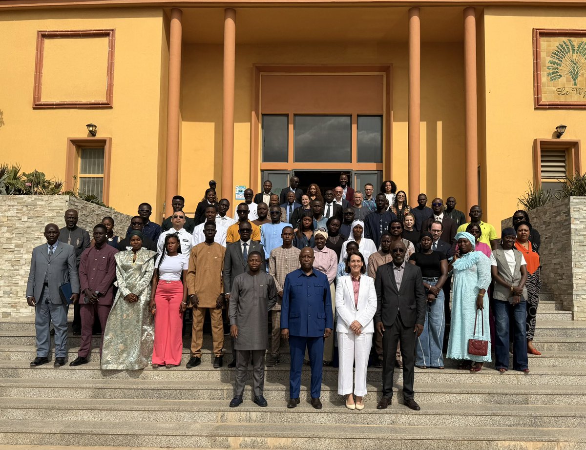 UNODC_WCAfrica's tweet photo. 💊Drogues synthétiques en Afrique de l'Ouest : une menace croissante pour notre jeunesse.
📍Dakar, @UNOWAS_SRSG &amp; @UNODC réunissent jeunes, forces de sécurité et partenaires pour bâtir des réponses concrètes en matière de santé publique et de cohésion sociale.
🇸🇳 #Sénégal https://t.co/s3P5mcl82L