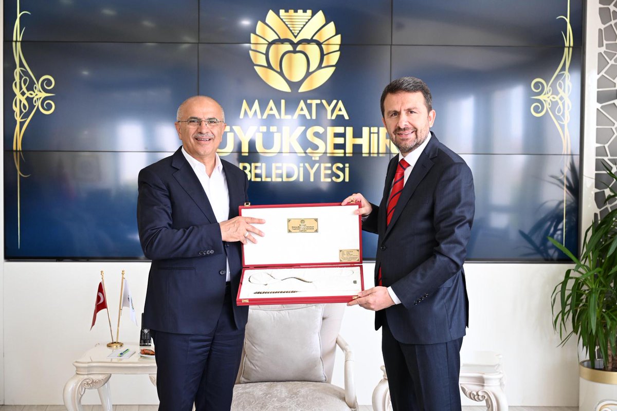 basinilankurumu's tweet photo. Genel Müdürümüz Abdulkadir Çay, Malatya Büyükşehir Belediye Başkanı Sayın Sami Er’i ziyaret etti. 

Görüşmede, yerel basının kamuoyunun doğru ve tarafsız şekilde bilgilendirilmesindeki kritik rolü vurgulanırken, sektörün sürdürülebilirliği adına kamu kurumlarınca sağlanacak desteklerin önemi üzerinde duruldu.