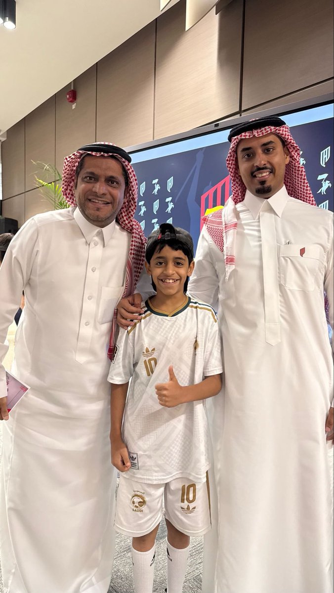 deaf1400's tweet photo. لقطات تخت��ر اللقاء مع حاملي العضويات، بين الحوار واللقاءات والصور اللي جمعت جمهور فخر "الخُبر" في النادي 🎥❤️#القادسية @BSReziza @F_alsaiary @FAlNughaimish @mohxox990 https://t.co/bXweXZ4YJi