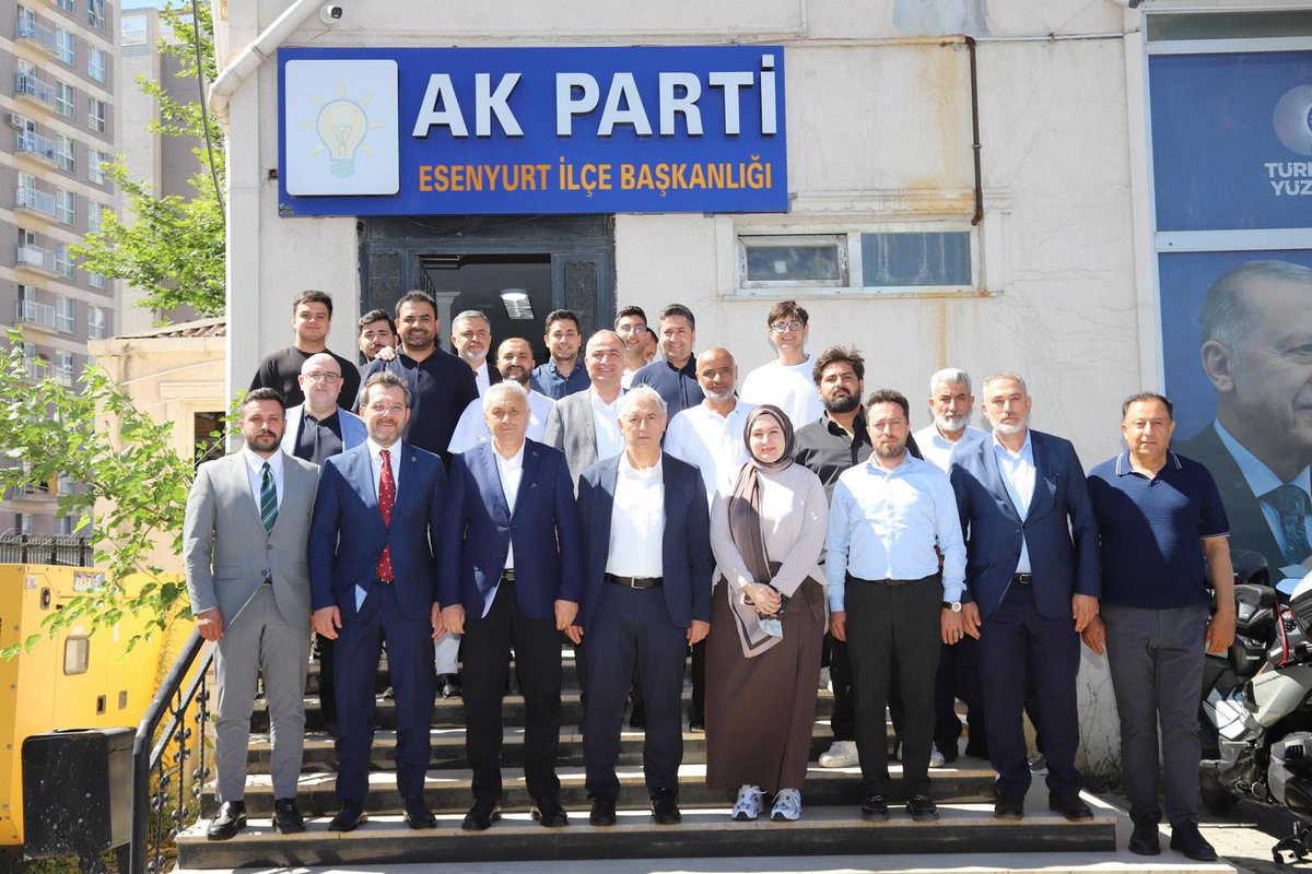 IbbAkPartiGrup's tweet photo. İstanbul’umuzun her bir köşesine hak ettiği hizmeti ulaştırmak adına, teşkilatımızın saha birikimi ve ortak aklıyla geleceğin yol haritasını çiziyoruz.

İBB’nin ilçelerimize yönelik vaatlerinin takibini yapmak, yereldeki eksiklikleri ve Esenyurt’un ihtiyaçlarını doğru belirlemek adına kıymetli teşkilat mensuplarımızla verimli bir istişare toplantısı gerçekleştirdik. 

Esenyurt’un geleceği için omuz omuza mücadele ettiğimiz ve çalışmalarıyla bizlere güç katan @AkEsenyurt İlçe Başkanımız @togaycobann ve tüm dava arkadaşlarımıza misafirperverlikleri için teşekkür ederiz.

Birlikte çalışacak, birlikte üretecek ve İstanbul için hep birlikte mücadele etmeyi sürdüreceğiz.